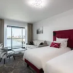 Le Barracuda & Spa, Pieds Dans L'eau, Vue Mer, Espace Bien-etre Offert 4* Brest