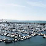 Le Barracuda & Spa, Pieds Dans L'eau, Vue Mer, Espace Bien-etre Offert Aparthotel 4*