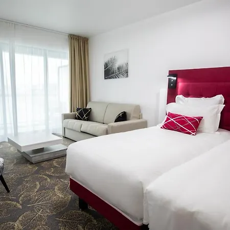 Le Barracuda & Spa, Centre Port, Pieds Dans L'eau, Vue מלון דירות 4*