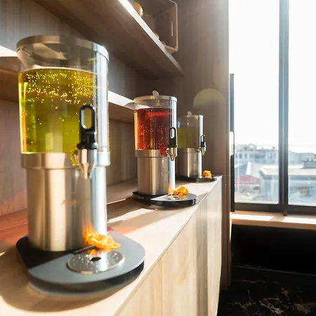 Le Barracuda & Spa, Centre Port, Pieds Dans L'eau, Vue ברסט