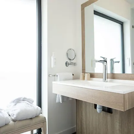 Le Barracuda & Spa, Centre Port, Pieds Dans L'eau, Vue מלון דירות