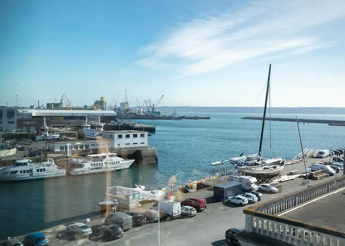 Le Barracuda & Spa, Pieds Dans L'eau, Vue Mer, Espace Bien-etre Offert 4* Μπρεστ