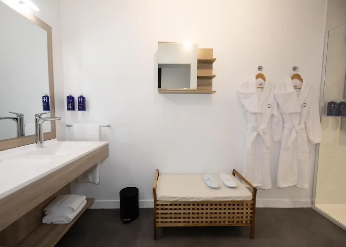 Ξενοδοχείο με διαμερίσματα Le Barracuda & Spa, Pieds Dans L'eau, Vue Mer, Espace Bien-etre Offert 4*