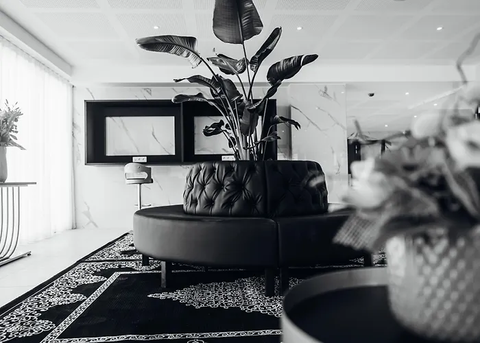 Le Barracuda & Spa, Pieds Dans L'eau, Vue Mer, Espace Bien-etre Offert 4* Μπρεστ