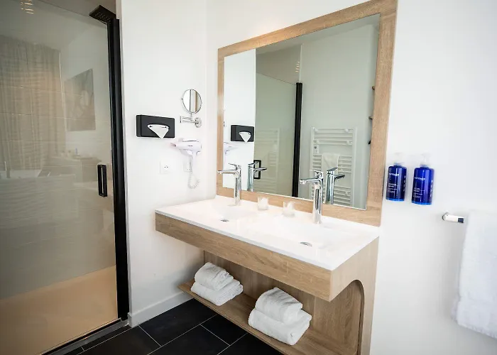 Ξενοδοχείο με διαμερίσματα Le Barracuda & Spa, Pieds Dans L'eau, Vue Mer, Espace Bien-etre Offert