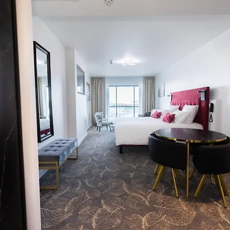 Hotel apartamentowy Le Barracuda & Spa, Pieds Dans L'eau, Vue Mer, Espace Bien-etre Offert 4*