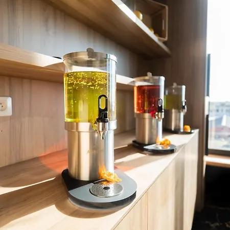 Aparthotel Le Barracuda & Spa, Centre Port, Pieds Dans L'eau, Vue Brest