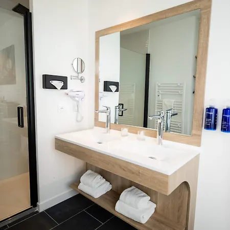 Le Barracuda & Spa, Centre Port, Pieds Dans L'eau, Vue 4*