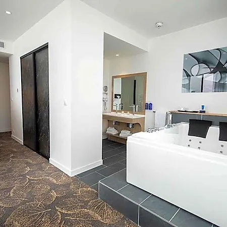 Aparthotel Le Barracuda & Spa, Pieds Dans L'eau, Vue Mer, Espace Bien-etre Offert Brest