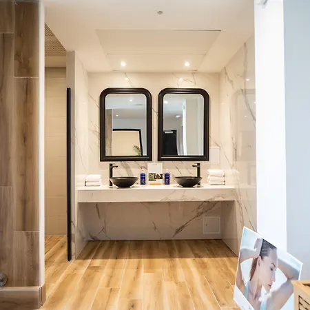 Hotel apartamentowy Le Barracuda & Spa, Pieds Dans L'eau, Vue Mer, Espace Bien-etre Offert 4*