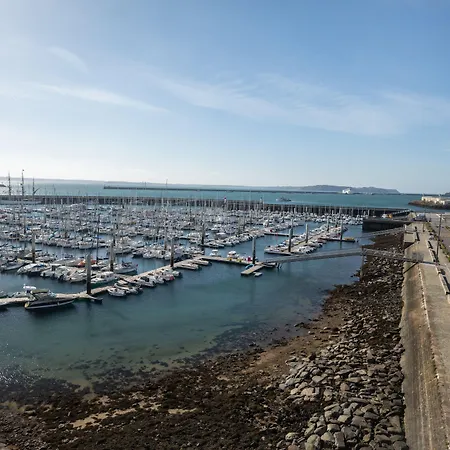 Hotel apartamentowy Le Barracuda & Spa, Pieds Dans L'eau, Vue Mer, Espace Bien-etre Offert 4*