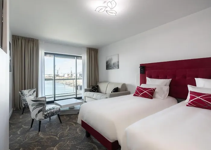 Le Barracuda & Spa, Pieds Dans L'eau, Vue Mer, Espace Bien-etre Offert 4* Брест