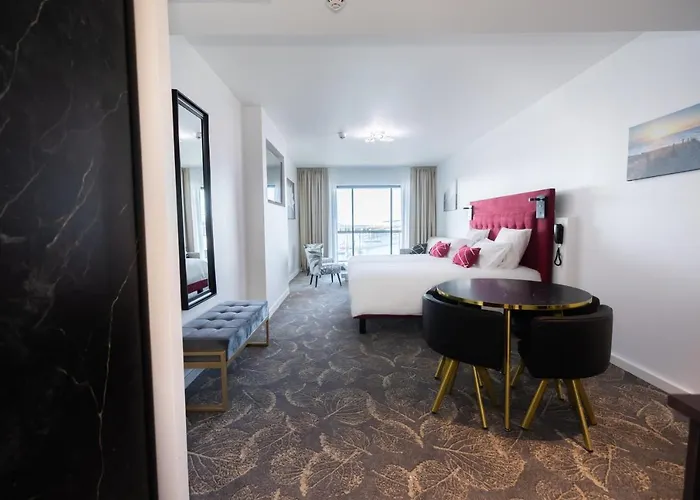 Апарт-готель Le Barracuda & Spa, Pieds Dans L'eau, Vue Mer, Espace Bien-etre Offert 4*