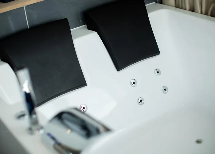 Апарт-готель Le Barracuda & Spa, Pieds Dans L'eau, Vue Mer, Espace Bien-etre Offert 4*